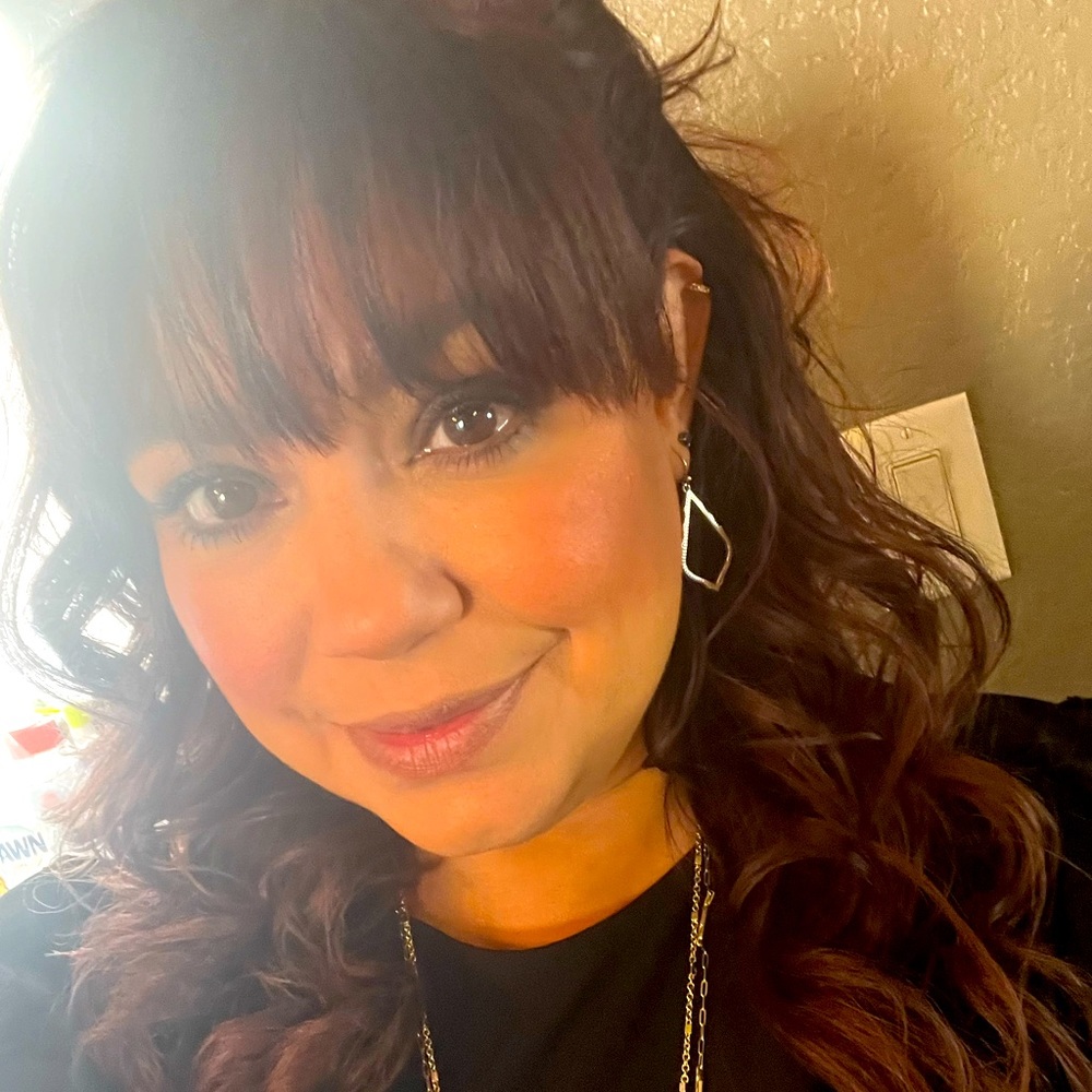 Meet your Posher, Yvette